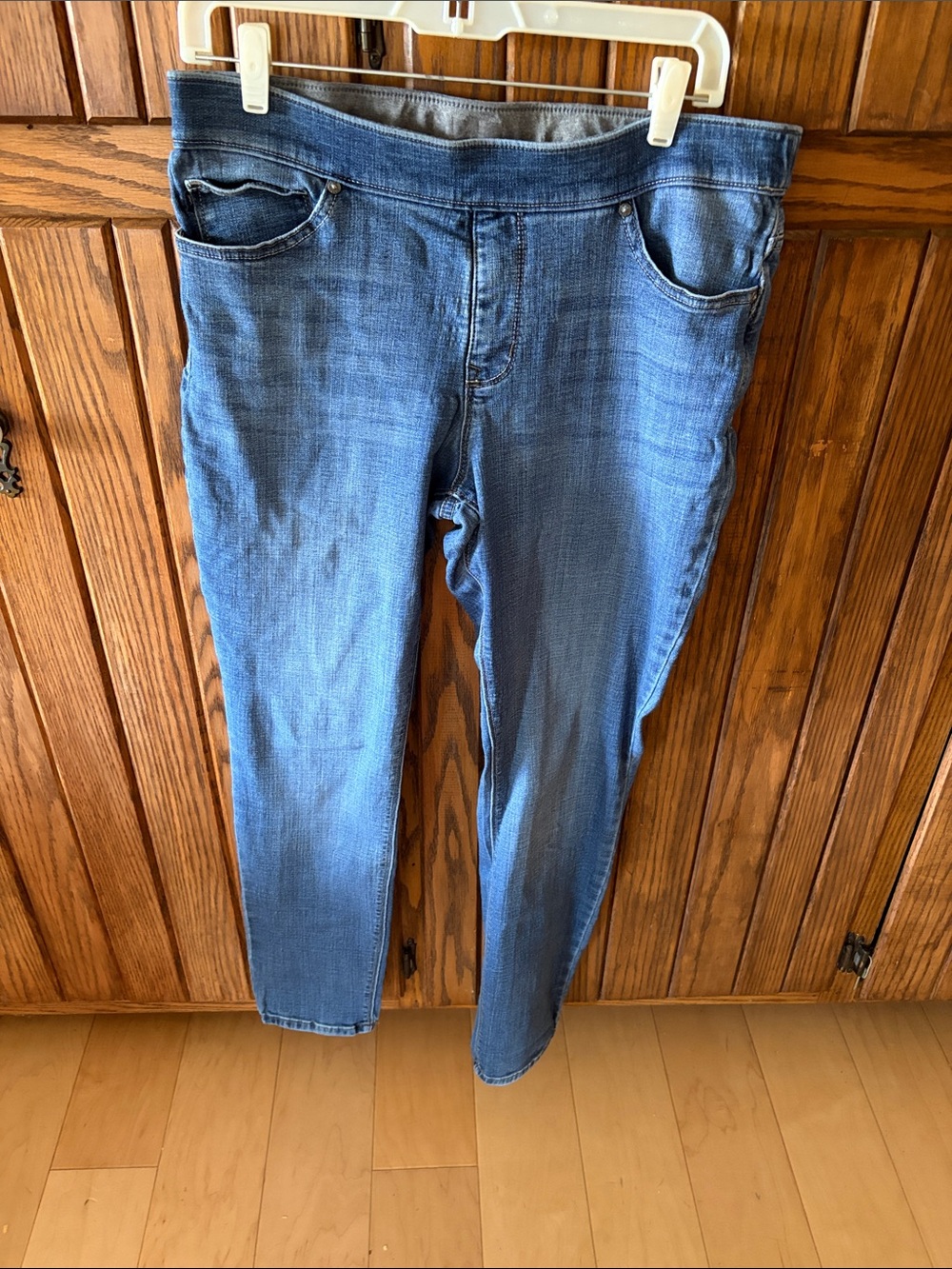 Lee women’s Skinny Jeans in Medium Blue Denim  Size 12 long  Lee 1889 pull on